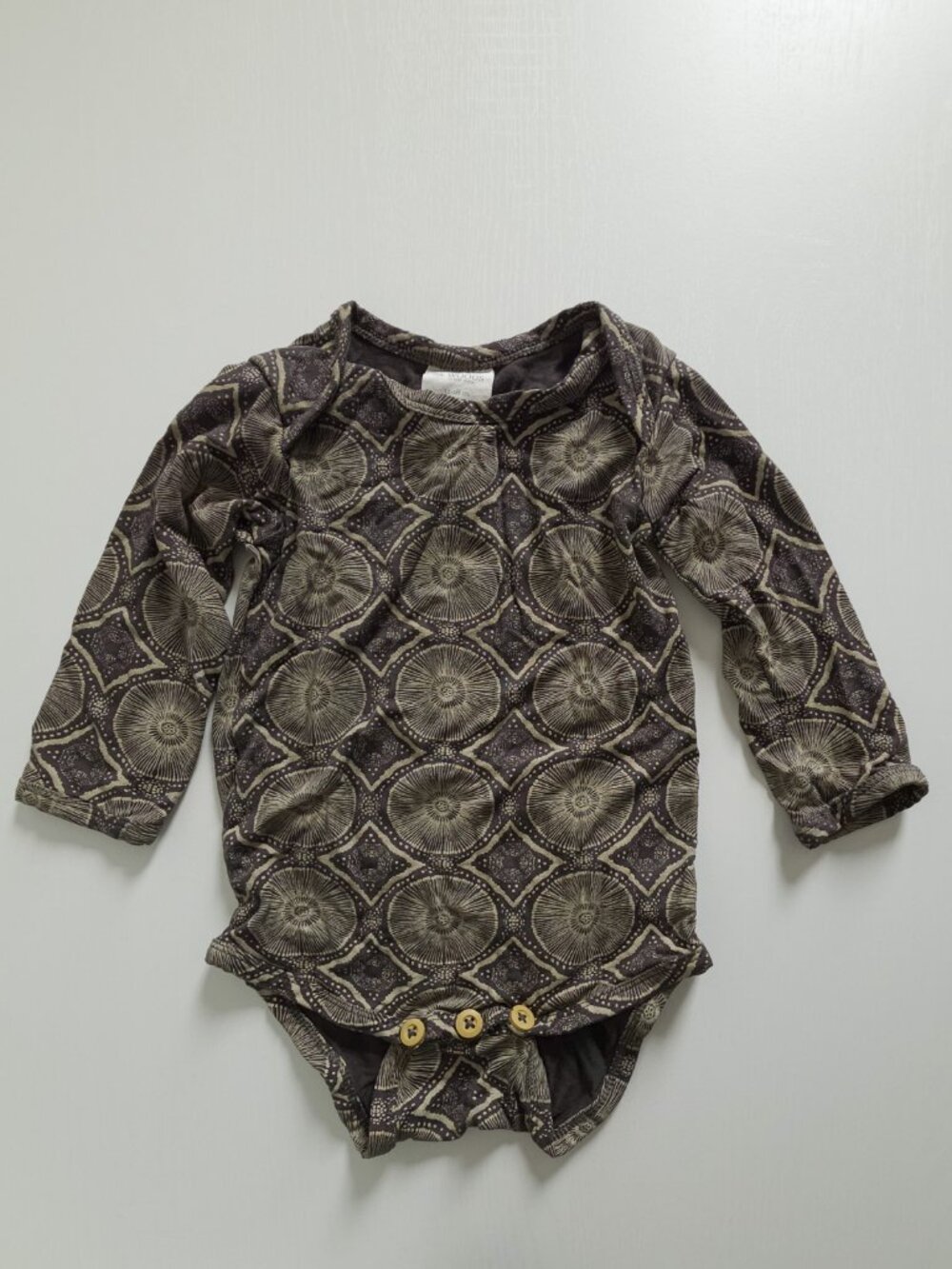 Kate Quinn Woods Beluga Batik 12-18 Months Bodysuit Long Sleeve Black Gray